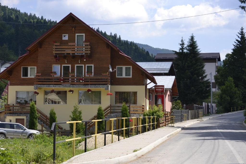 Hotel Miraj Azuga Exteriér fotografie